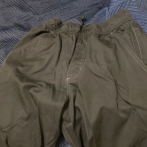 Chef pants with elastic waistband & drawstring. Air vents down the side.
